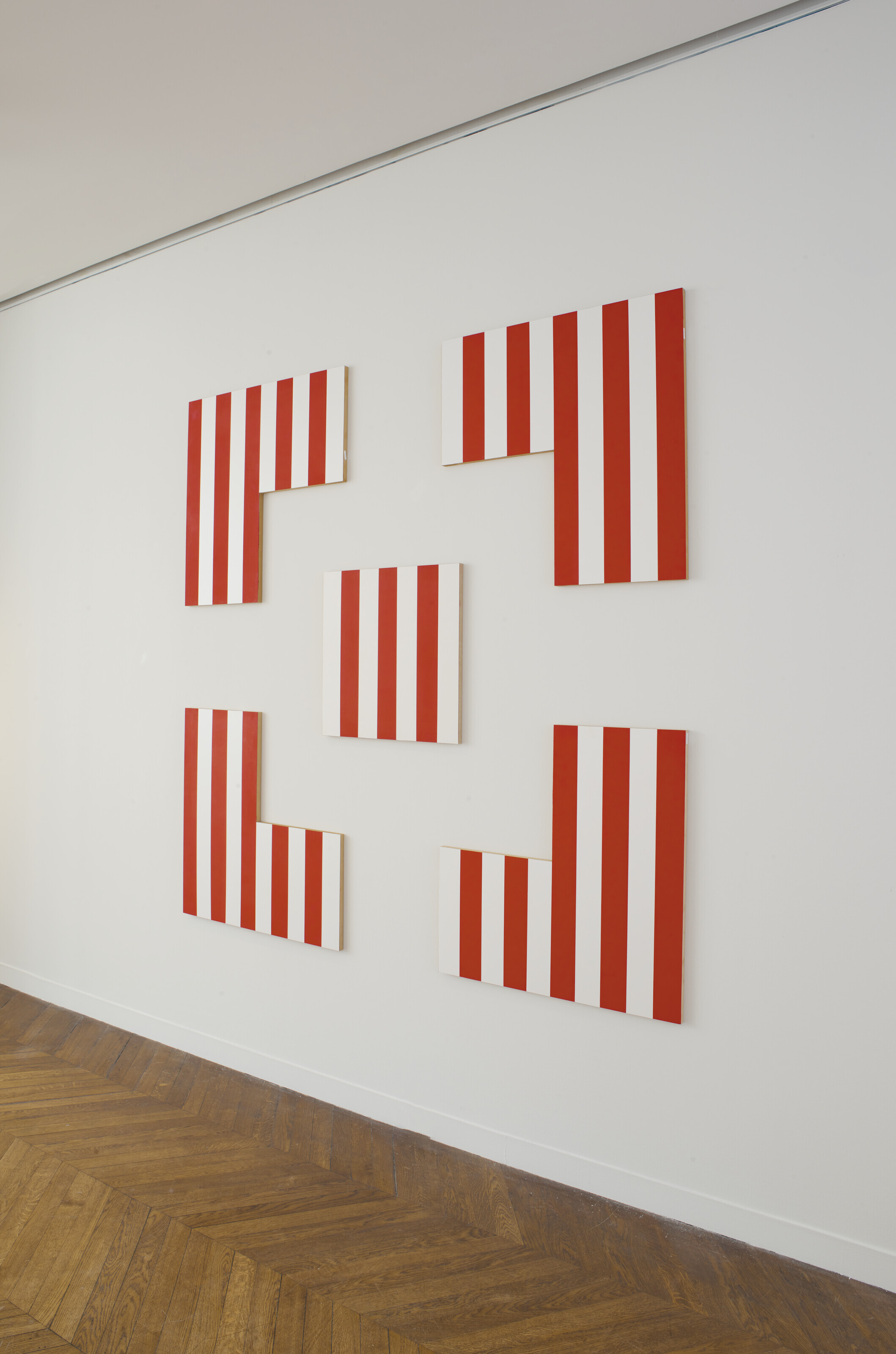 Daniel Buren — Карре-энкадре - оранж виф в трудной ситуации, изображение 3