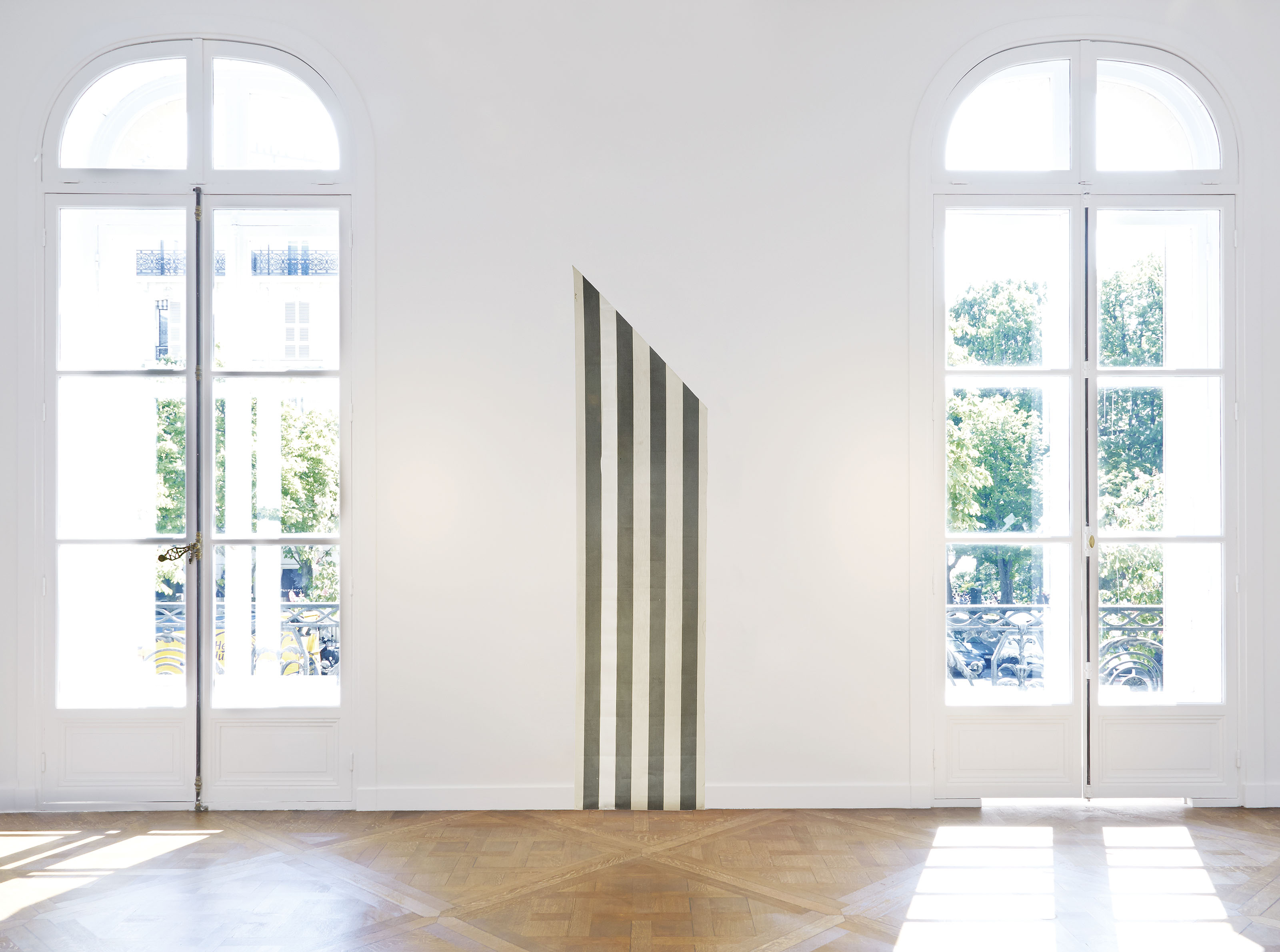 Daniel Buren — Я нахожусь рядом с двумя мужчинами, изображение 3