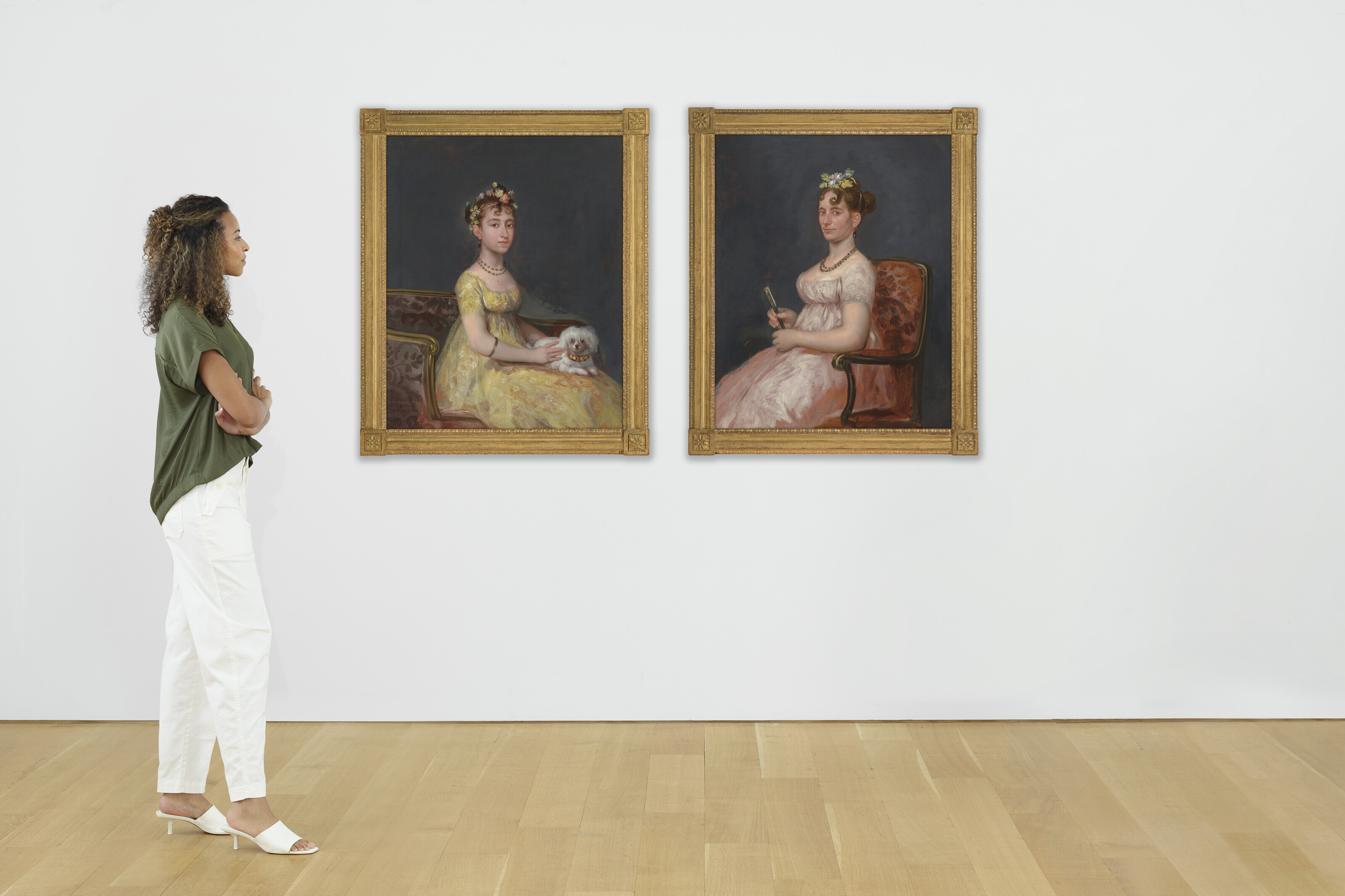 Francisco Goya — Портрет доньи Марии Висенты Баррузо Вальдес, сидящей на диване с комнатной собачкой; и портрет ее матери доньи Леоноры Антонии Вальдес де Баррузо, сидящей на стуле с веером в руках., изображение 9