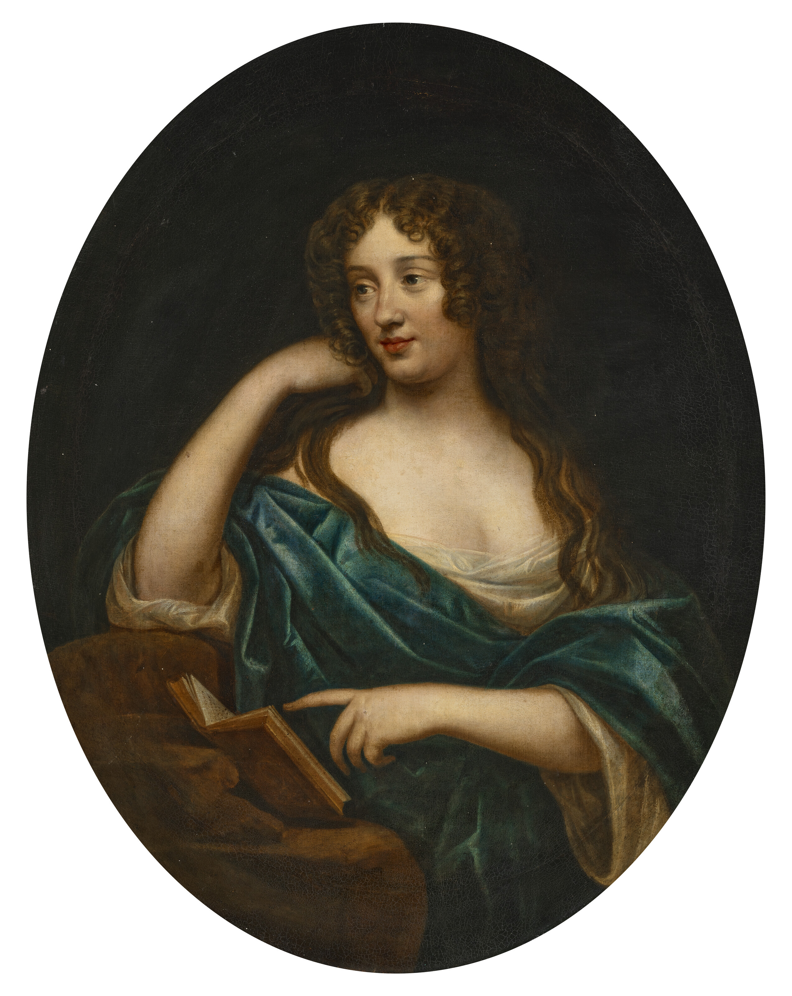 French School — Портрет Мари Ренуар (1650-1696), в полный рост, в синем плаще, с раскрытой книгой, изображение 2