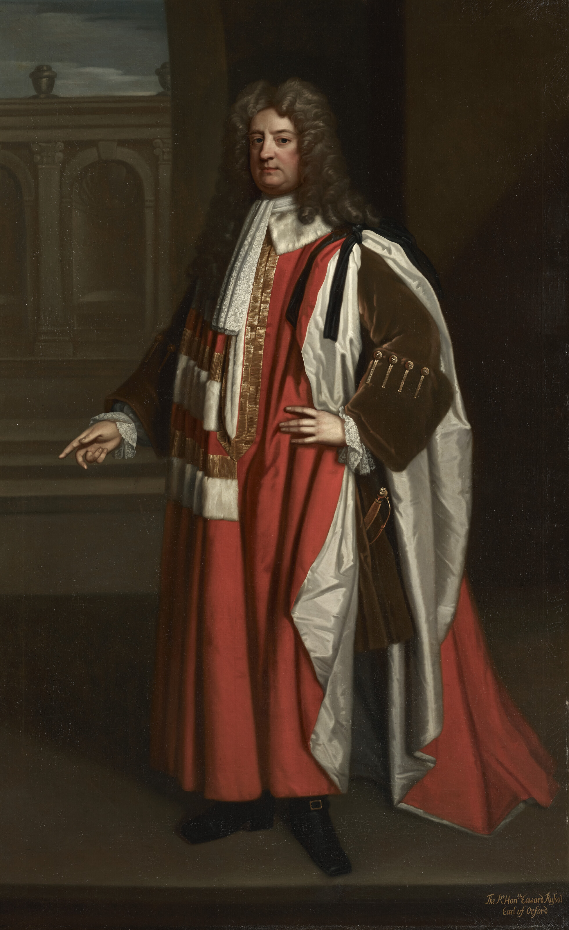 Gibson — Портрет адмирала Эдварда Рассела, 1-го графа Орфорда (1652-1727), в полный рост, в мантии пэра, с драпировкой и архитектурой за ее пределами, изображение 2