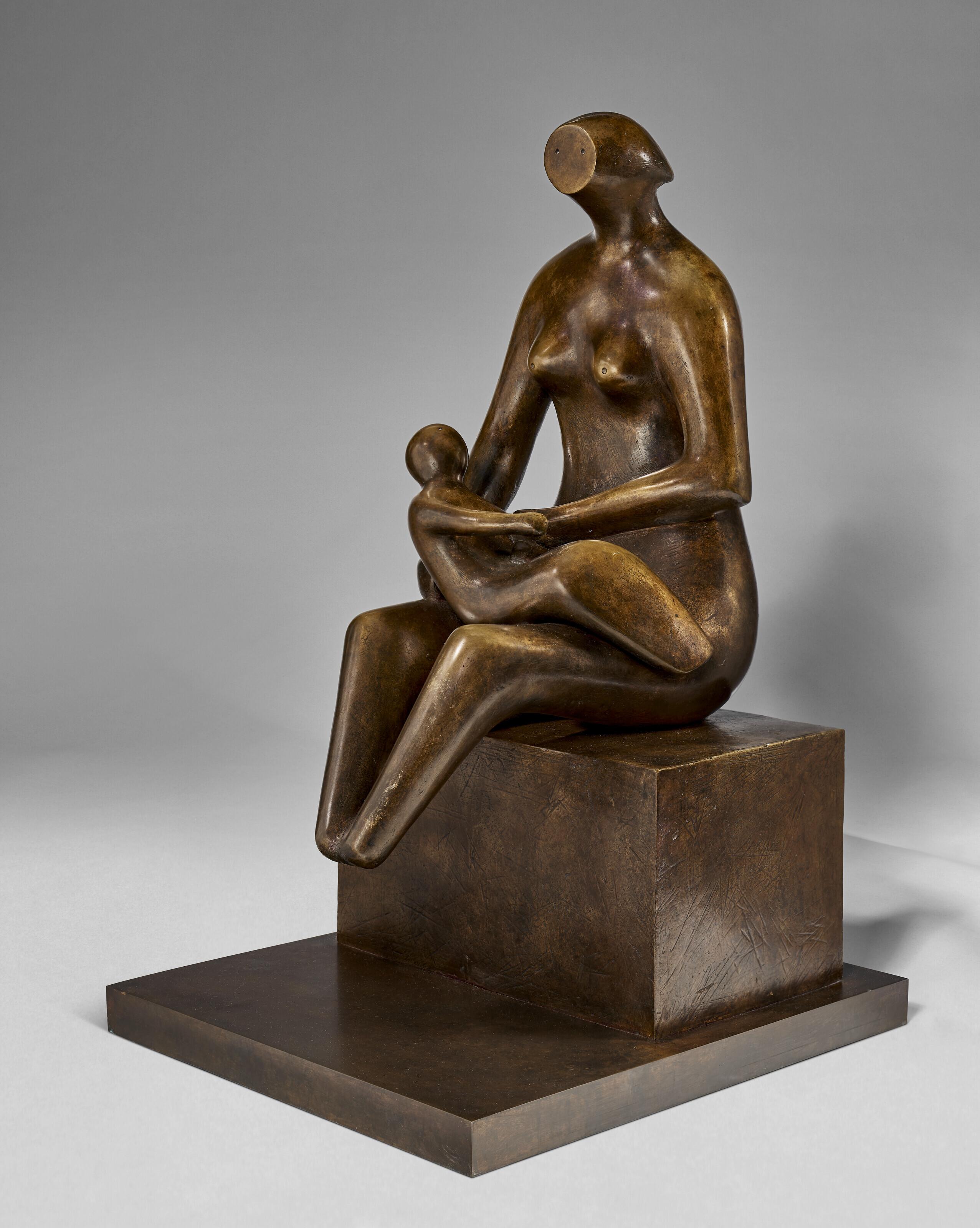 Henry Moore — Мать с ребенком на коленях, изображение 2