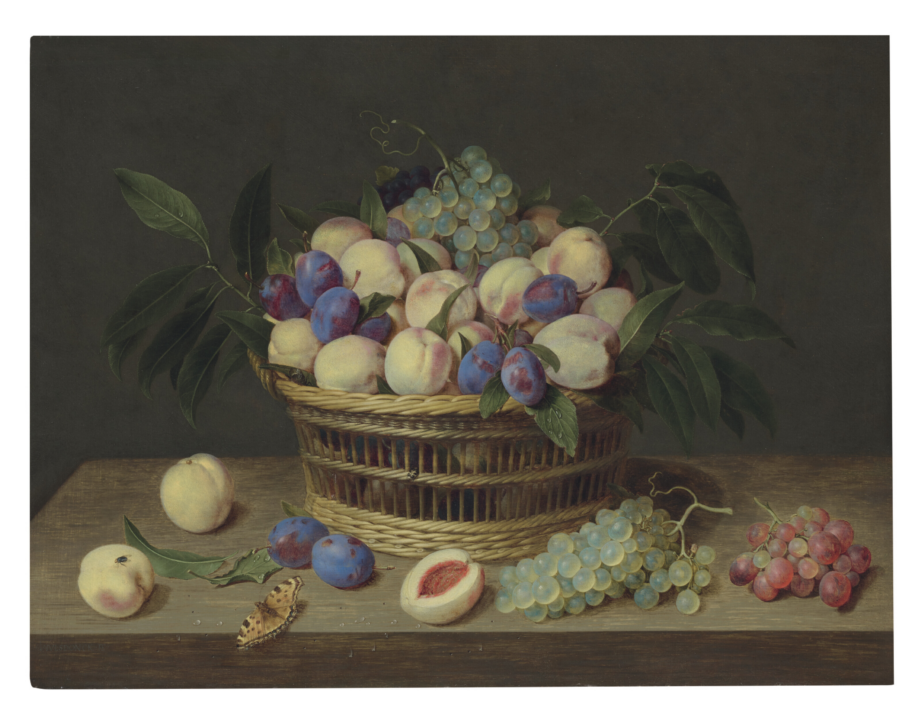 Jacob Van Hulsdonck — Персики, сливы и виноград в плетеной корзине, с фруктами и бабочкой на деревянном столе