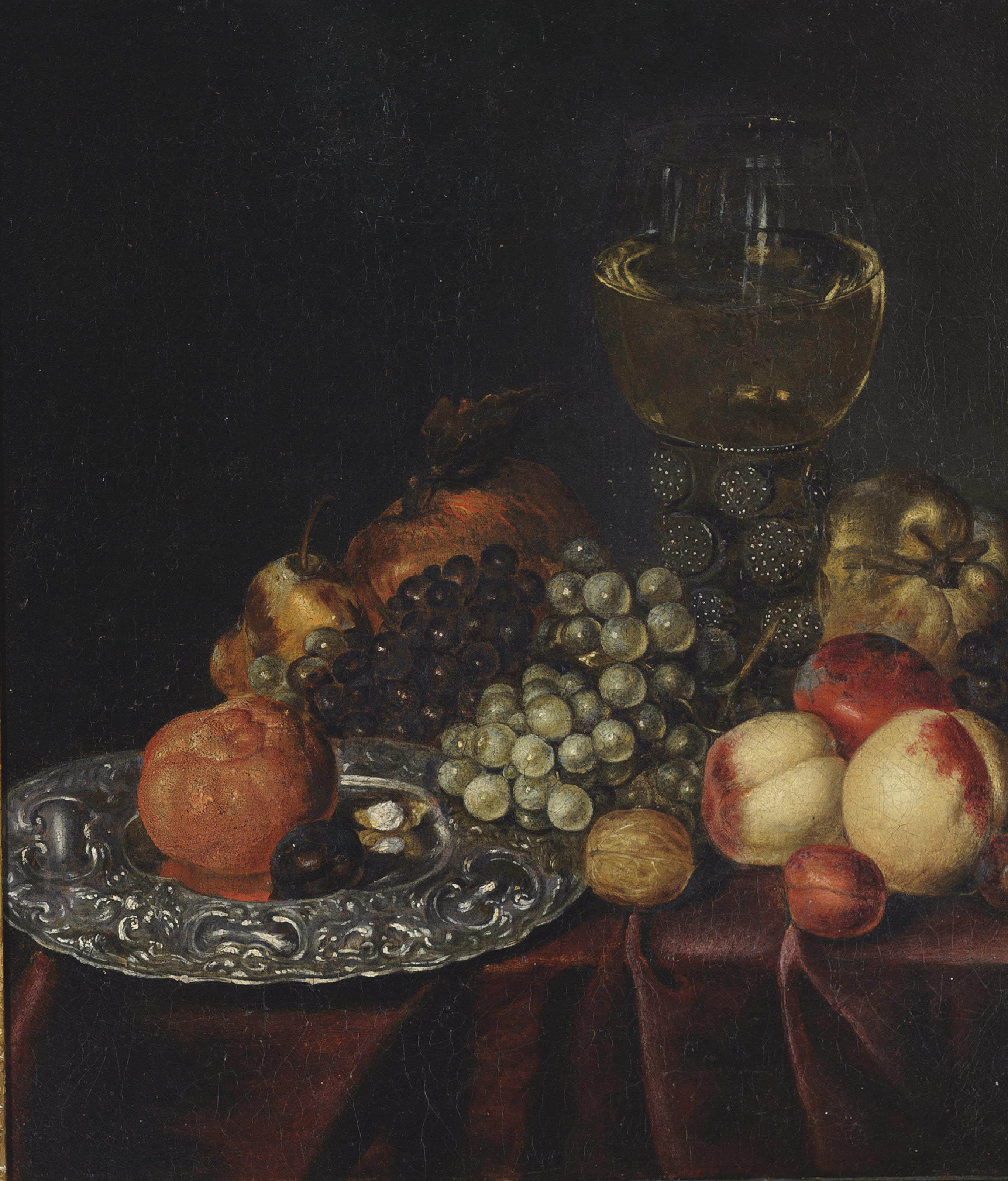 Jan Davidsz. de Heem — Хлебная булочка и слива на серебряном блюде, виноград, персики, груша и бокал "ремер" на задрапированном столе