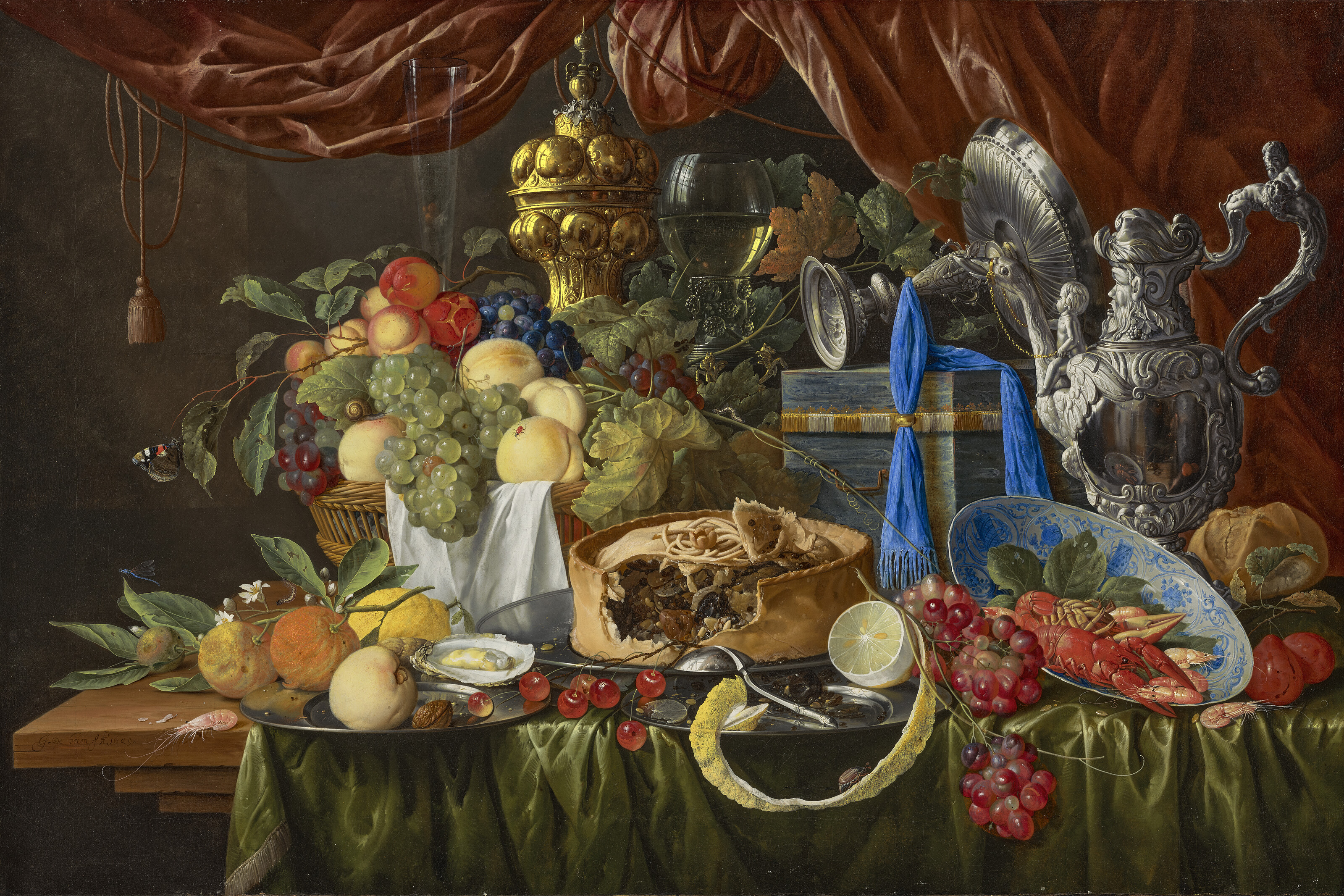 Jan Davidsz. de Heem — Пирог на оловянной тарелке, частично очищенный лимон и перевернутая серебряная ложка на оловянной тарелке, раки и креветки в вазочке для ванили, фрукты, грецкий орех и устрицы на оловянной тарелке, корзинка с фруктами, рифленый бокал, серебряный кубок с позолотой, ремер, перевернутый серебряная тазца в прочной коробке, серебряный кувшин и булочка - все это на частично задрапированном столе с занавеской за ним