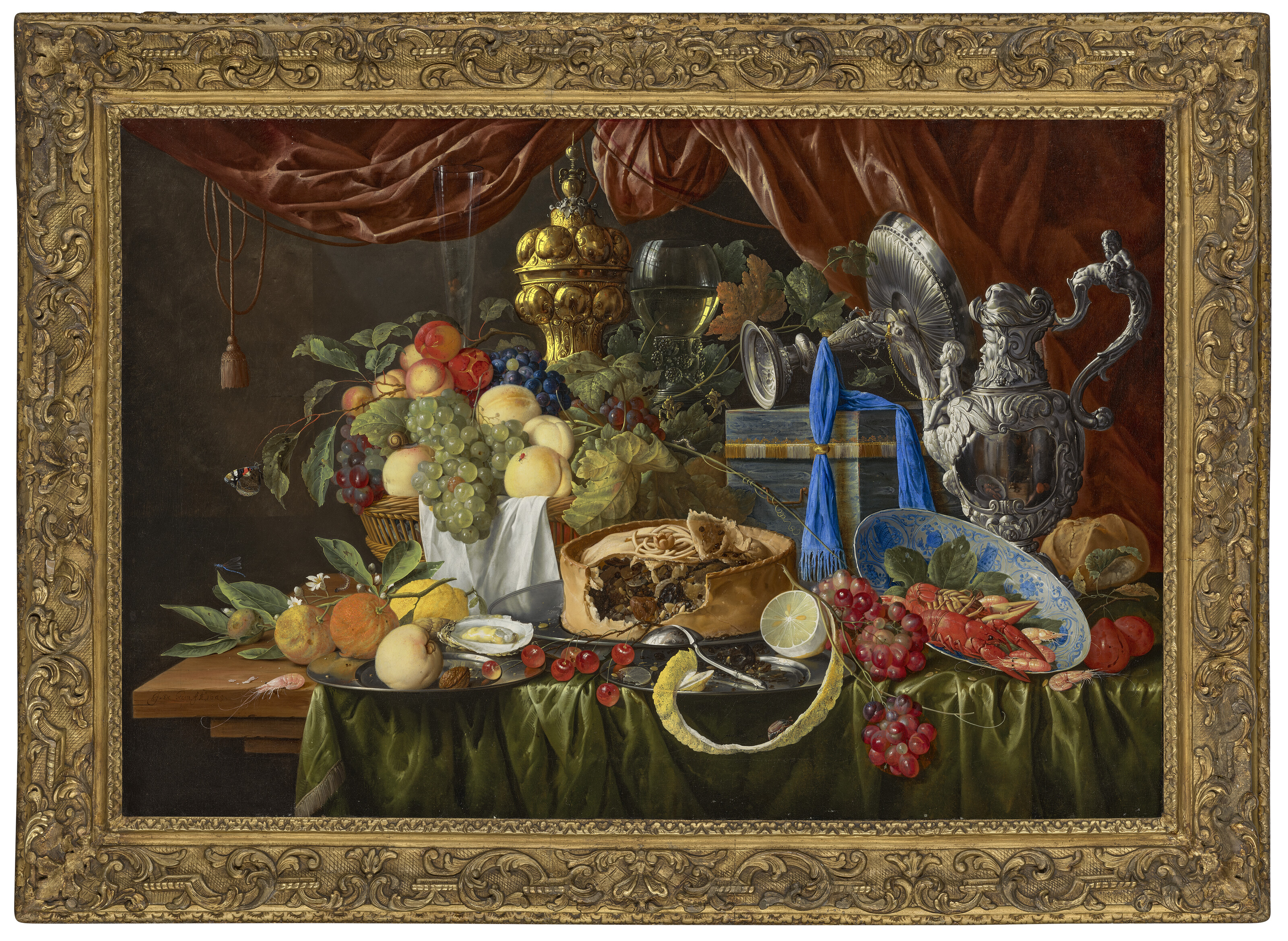 Jan Davidsz. de Heem — Пирог на оловянной тарелке, частично очищенный лимон и перевернутая серебряная ложка на оловянной тарелке, раки и креветки в вазочке для ванили, фрукты, грецкий орех и устрицы на оловянной тарелке, корзинка с фруктами, рифленый бокал, серебряный кубок с позолотой, ремер, перевернутый серебряная тазца в прочной коробке, серебряный кувшин и булочка - все это на частично задрапированном столе с занавеской за ним, изображение 2