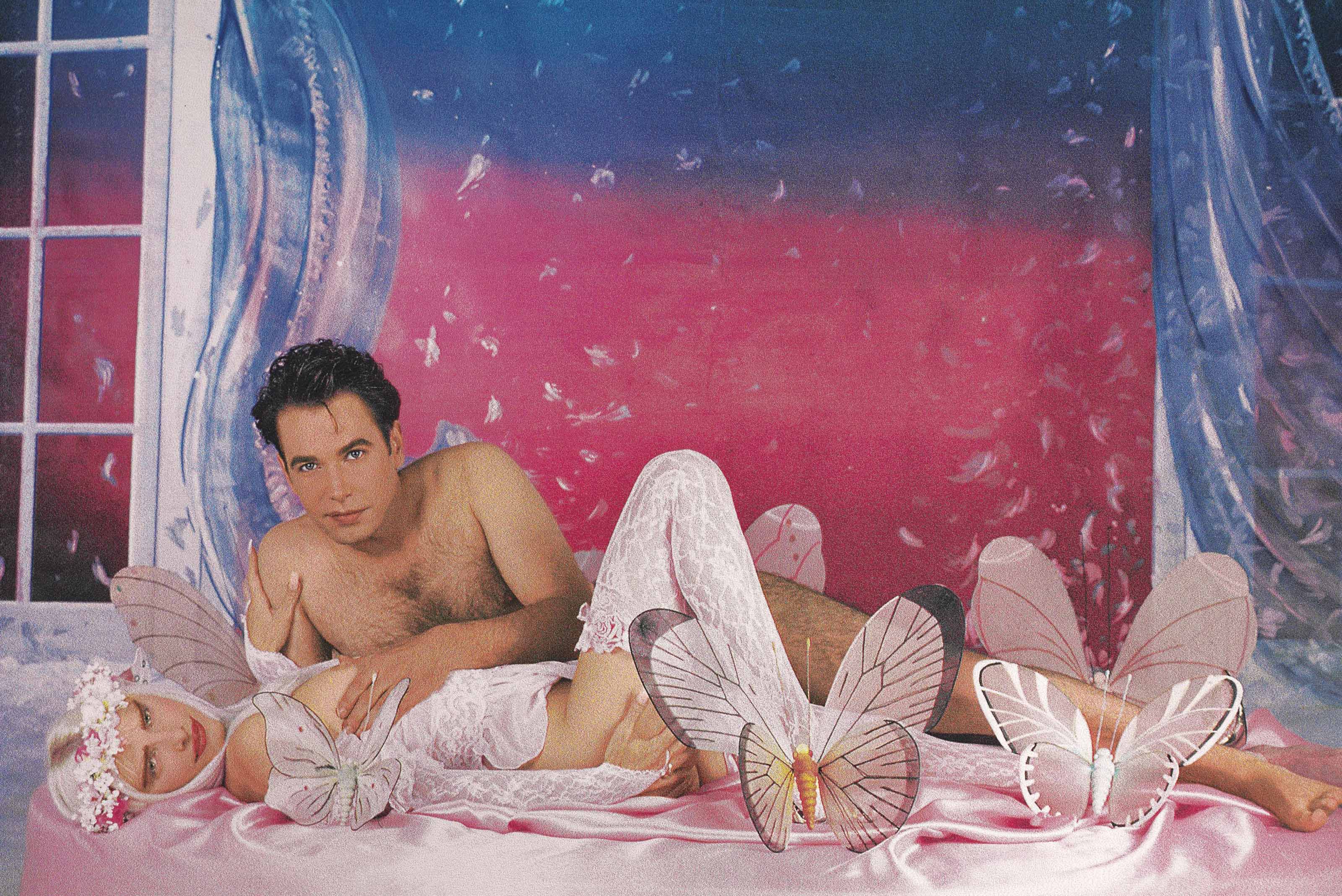 Jeff Koons — Рука на груди