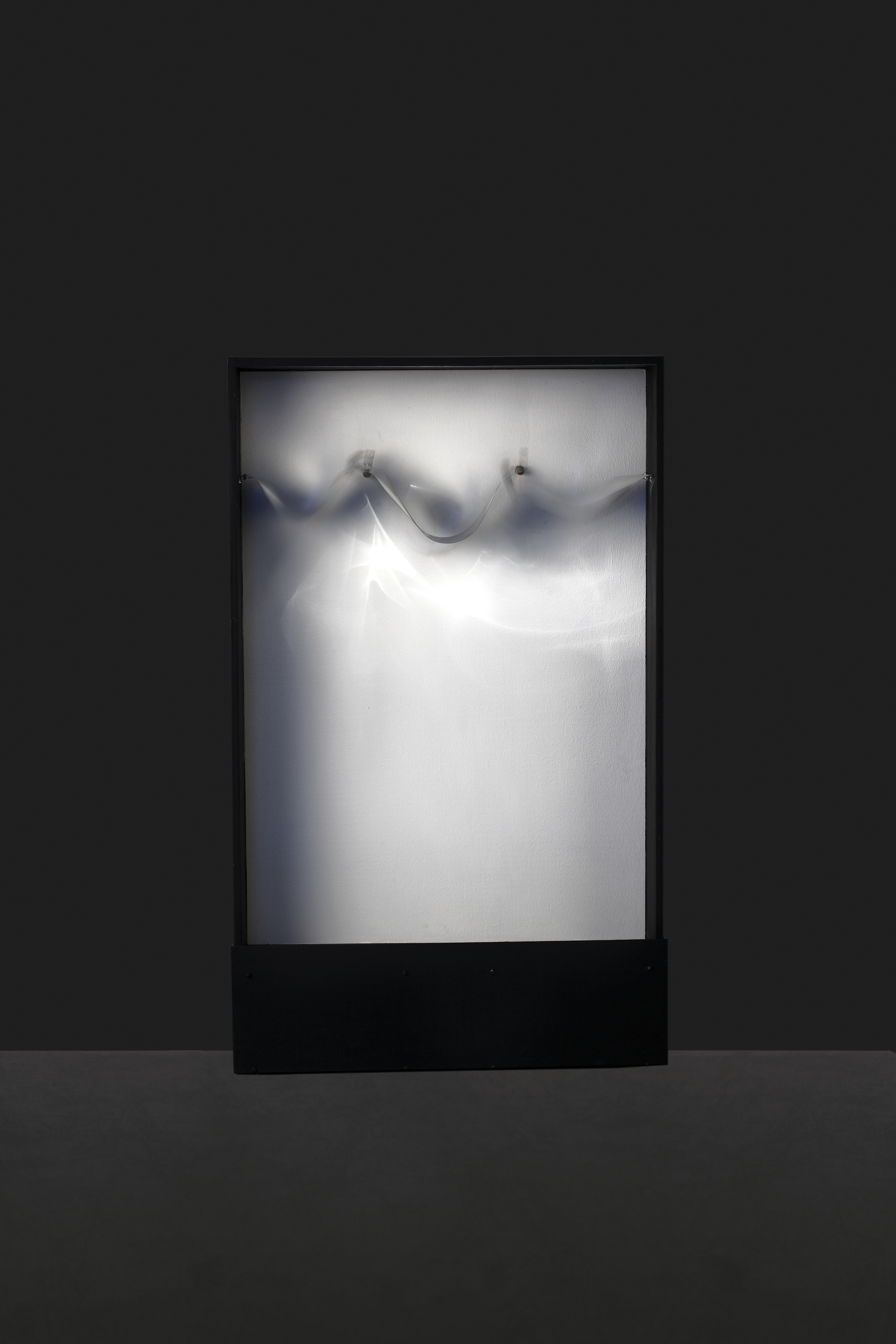 Julio Le Parc — Непрерывный свет (Форма в искаженном отражении света) (Непрерывный свет (Искажающая форма, отражающая свет)), изображение 3