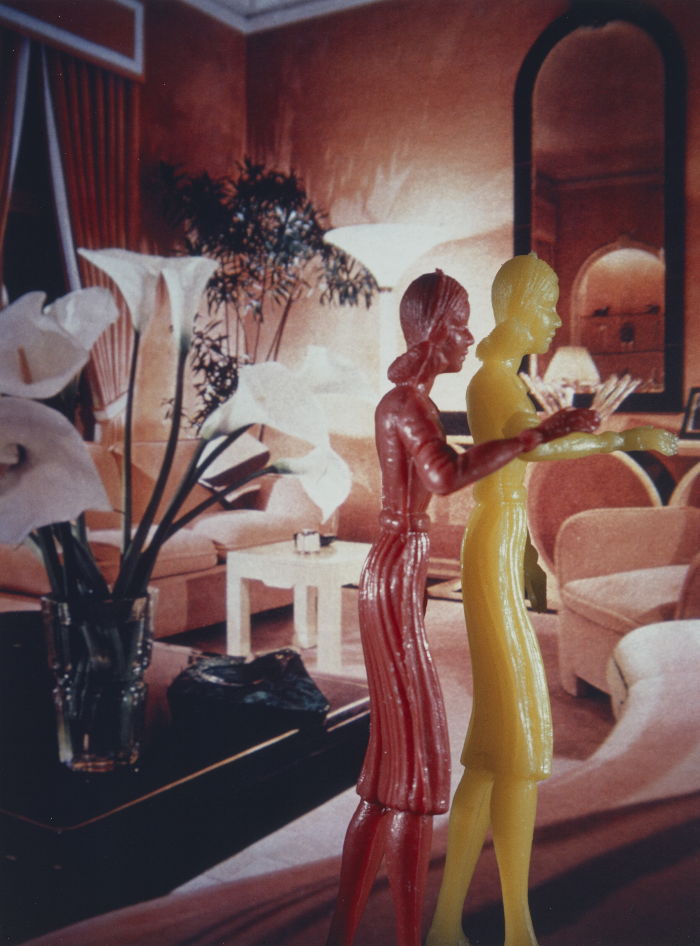 Laurie Simmons — Коралловая гостиная с лилиями