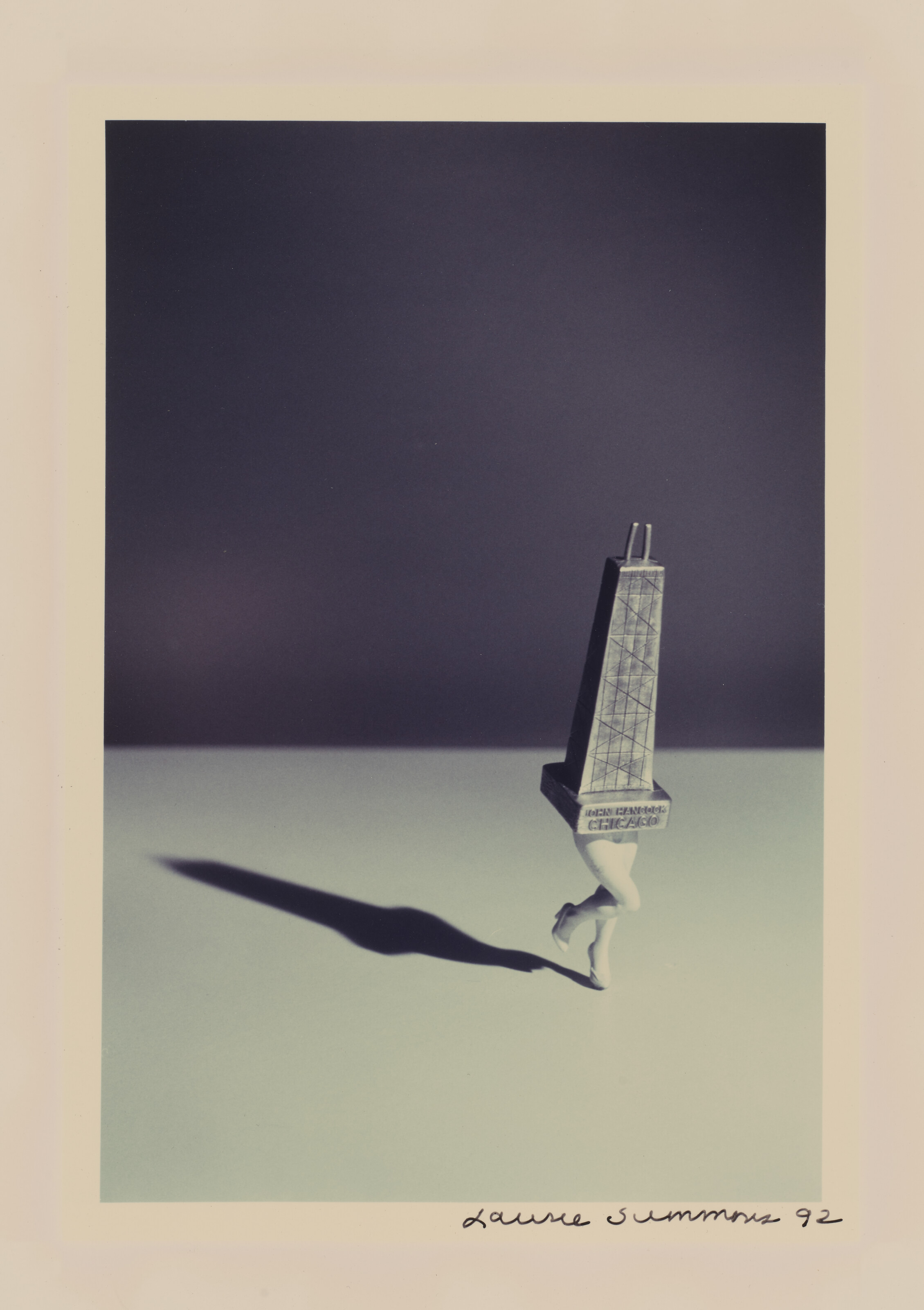 Laurie Simmons — Прогуливающийся Джон Хэнкок (Чикаго)