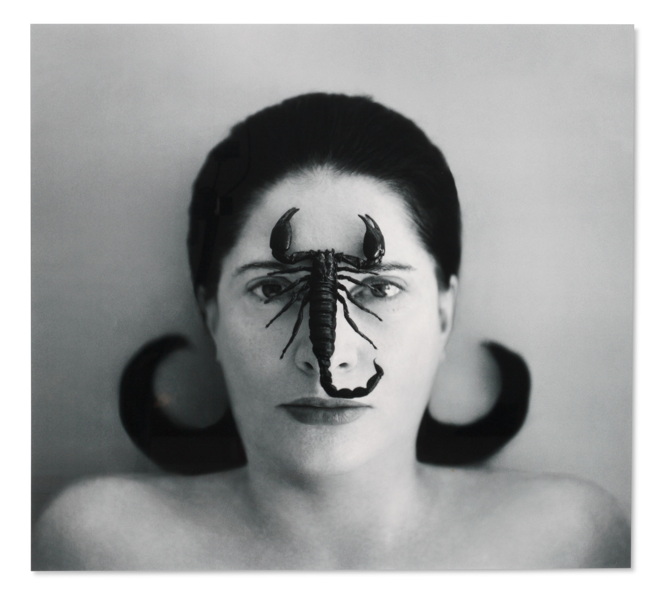 Marina Abramović — Портрет со Скорпионом