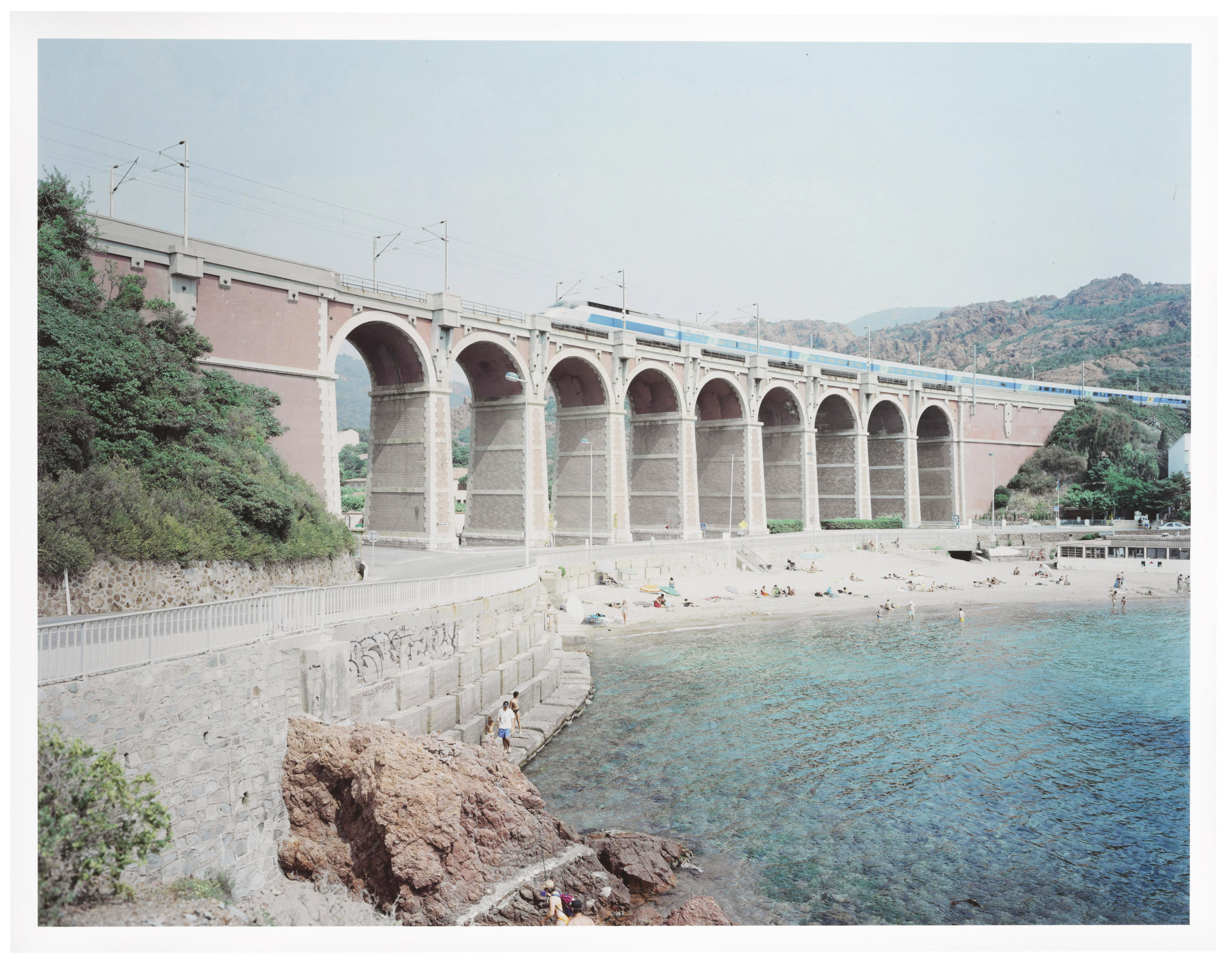 Massimo Vitali — Виадук Антеора, из коллекции пейзажей и фигур