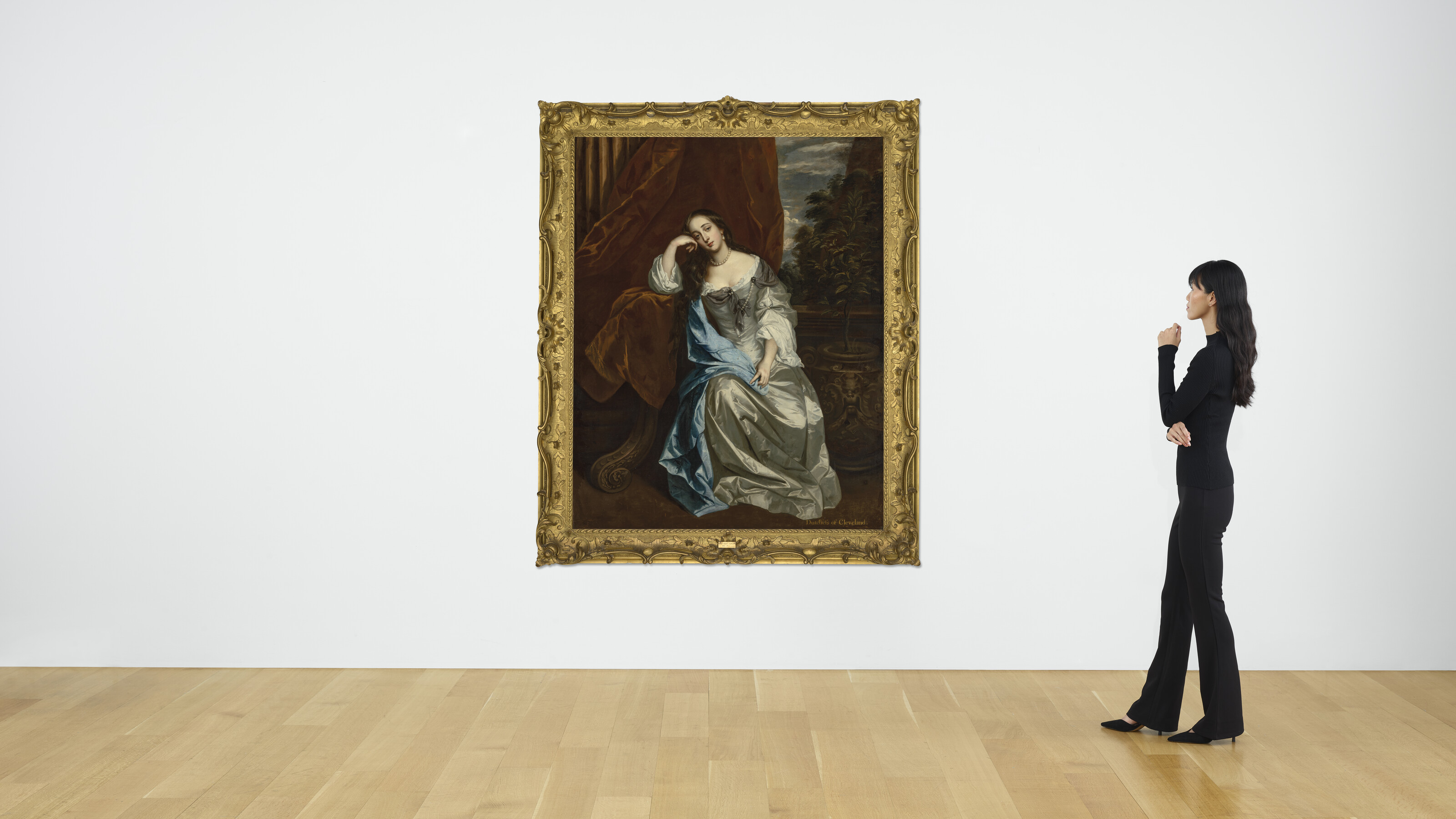 Peter Lely — Портрет Барбары Вильерс, графини Каслмейн, позже герцогини Кливлендской (1640-1709), в полный рост, сидящей в серебристом платье с голубой драпировкой, на фоне пейзажа, изображение 4