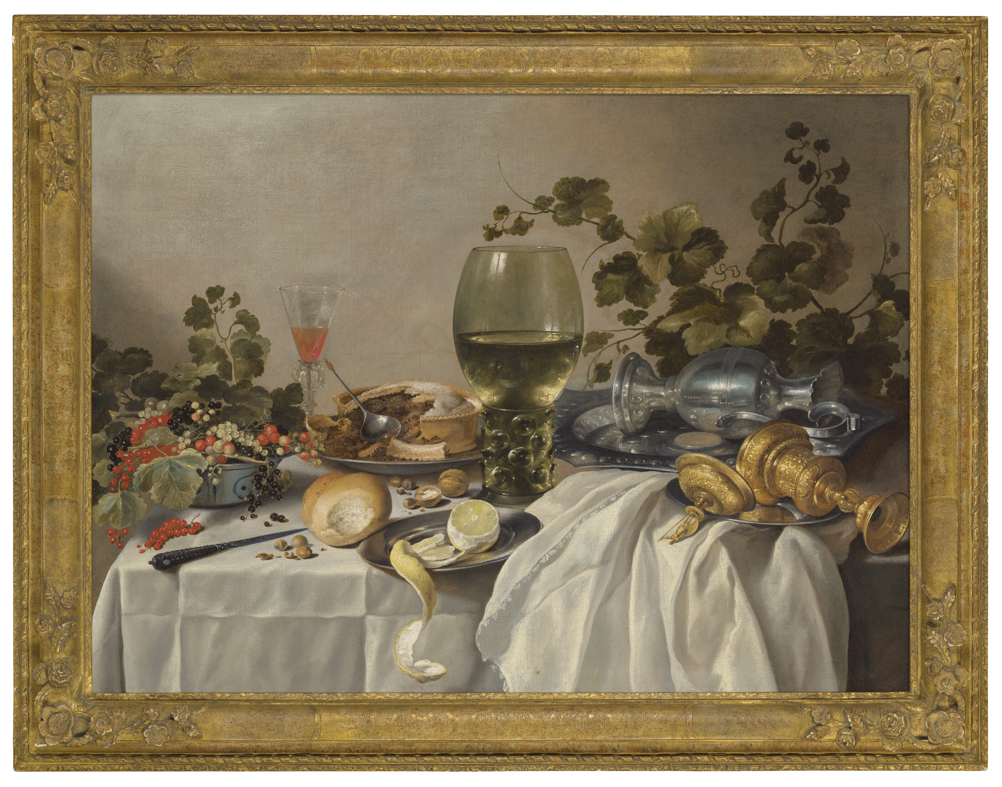 Pieter Claesz — Сервировка стола из серебра и стеклянной посуды с виноградными лозами, фруктами и выпечкой