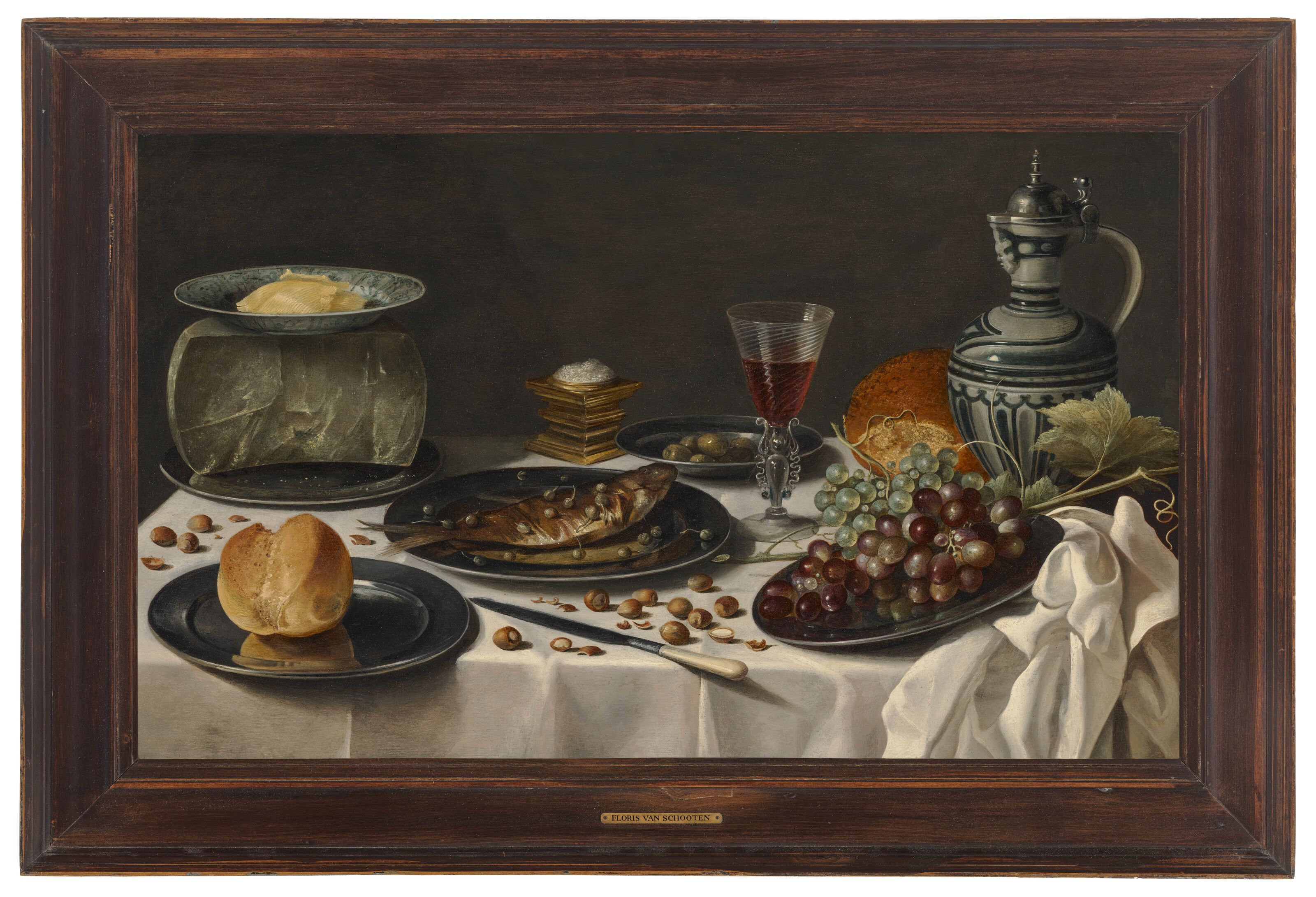 Pieter Claesz — Сельдь, булочка и гроздь винограда на оловянных блюдах, с таззой красного вина, фарфоровым графином и пармезаном на накрытом столике, изображение 2