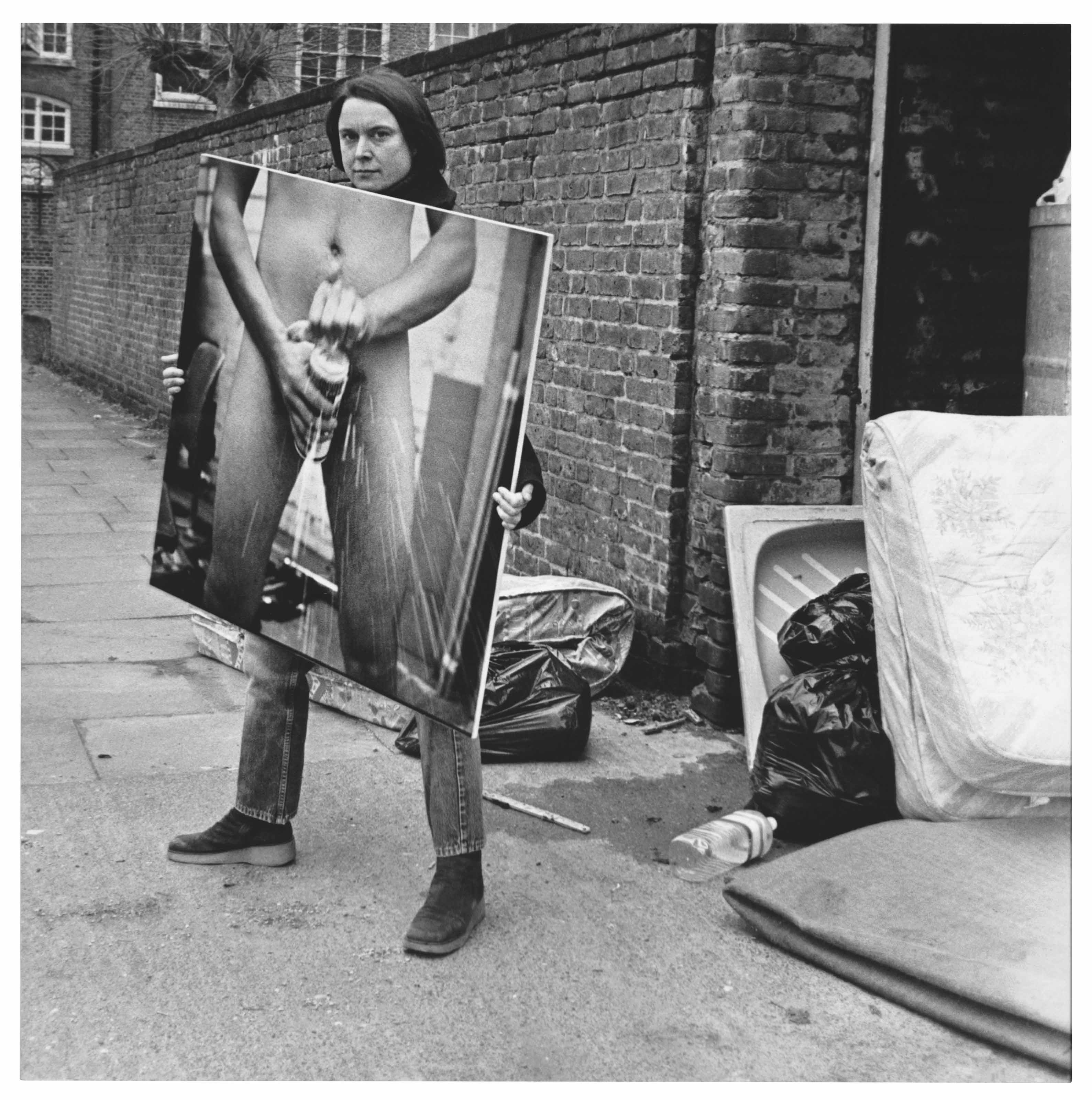 Sarah Lucas — Поймал Лосося на улице