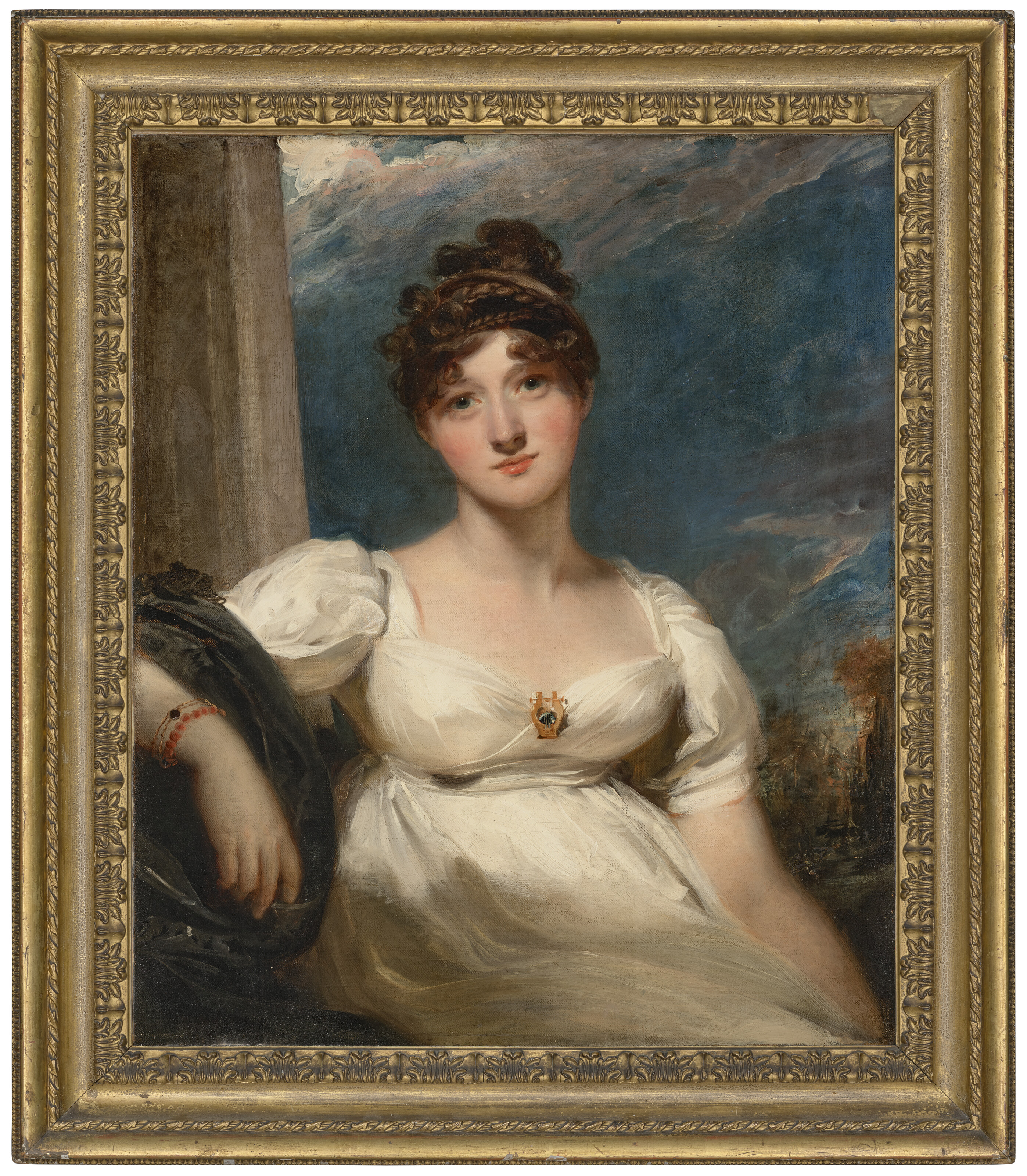 Sir Thomas Lawrence — Портрет Шарлотты Августы Оом, урожденной Папендик (1783-1854), в полный рост, в белом платье с брошью в форме лиры, изображение 2
