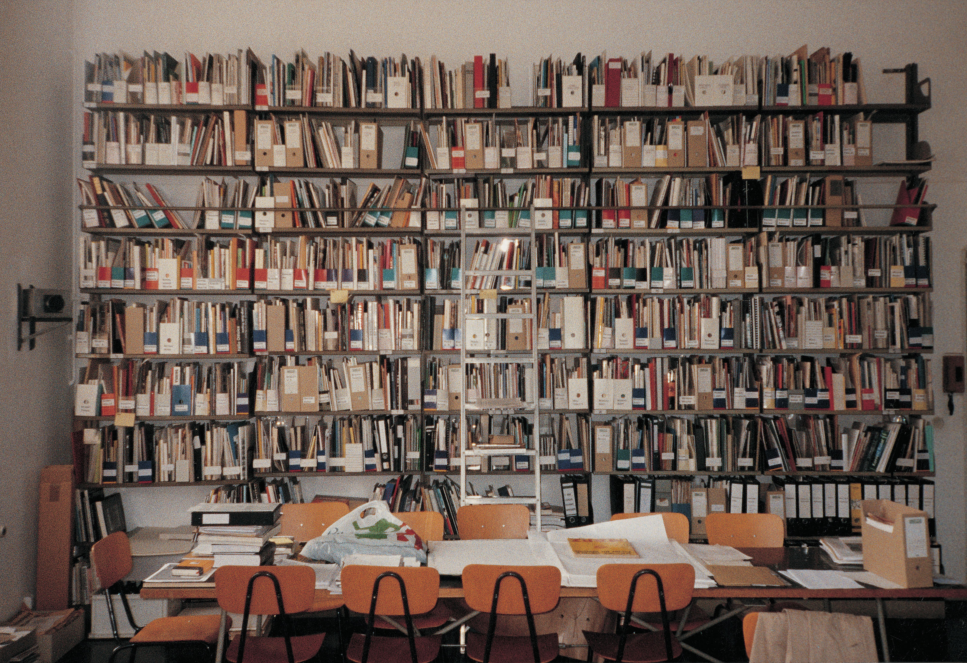 Wolfgang Tillmans — Книжная полка Каспера Кенига