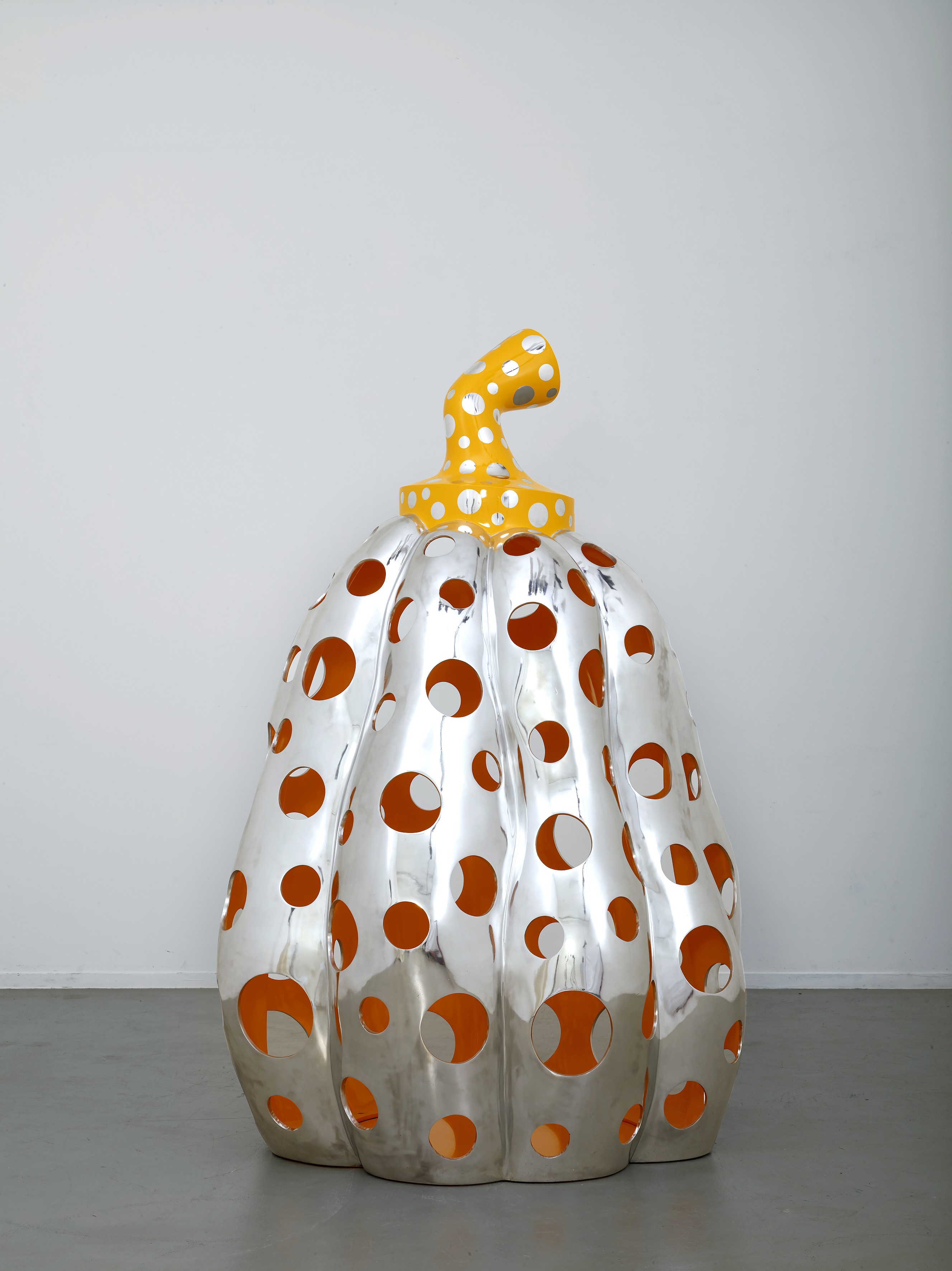 Yayoi Kusama — Дотянуться до Вселенной — Тыква в горошек (желтая), изображение 2