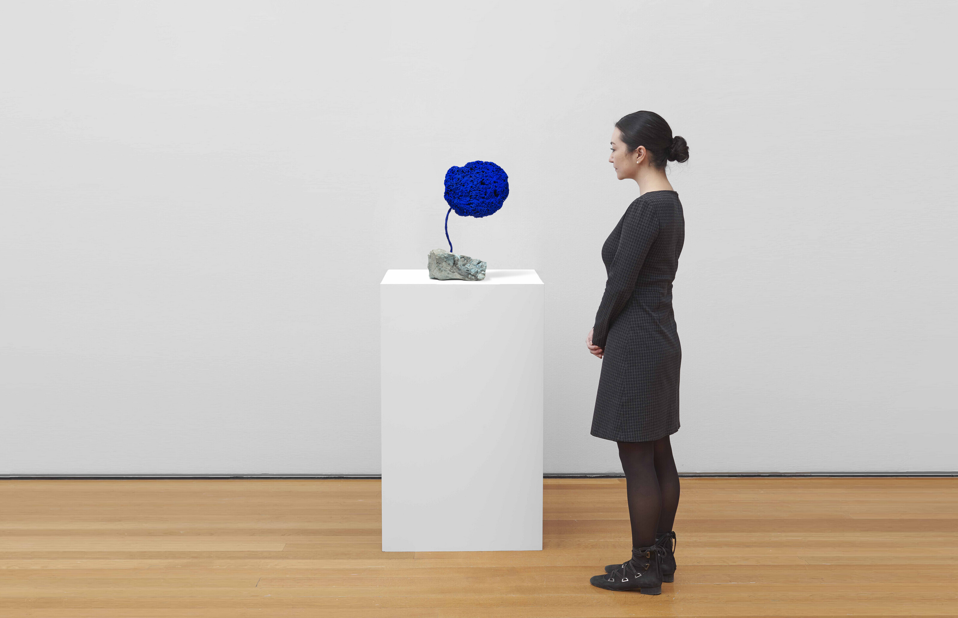 Yves Klein — Скульптура "синий цветок без названия" (SE 328), изображение 4
