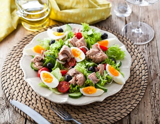 Салат с тунцом и овощами