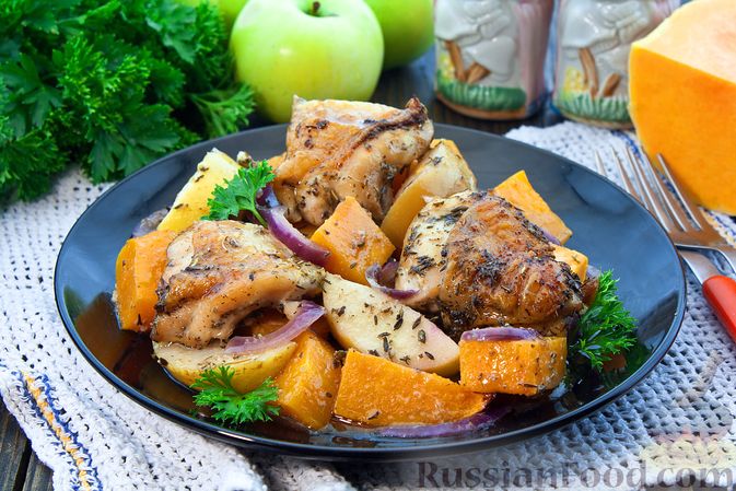 Куриное бедро с тыквой в духовке