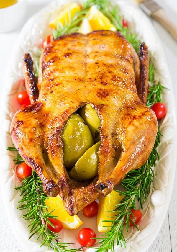 Утка, запечённая с яблоками