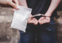 Неожиданный поворот: пара из Челябинска оказалась в центре наркоскандала 7598e2fa-4ba5-4456-abec-104d67357046-674ba66c