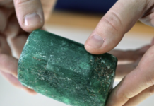 Легендарный изумруд установил мировой ценовой рекорд на престижном аукционе cf050698-1ac2-43ee-9018-d08358559320-6788284e