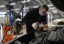 Автомеханики в России получают достойную заработную плату df2cd366-f686-4693-94e6-7d82979a6c3e-6789256b