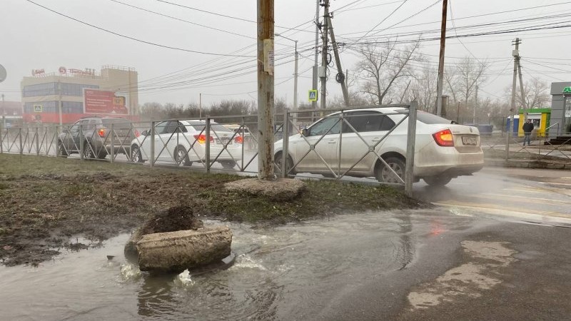Фекальный фонтан в центре Курска заинтересовал местные власти