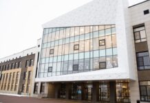 Новая современная школа на 1550 мест открыла двери в Ставрополе 107d8df1-6ba1-49e0-9490-06c8d7141a1a-67b4fe1b