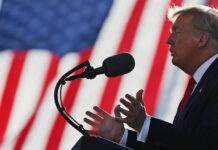 Позиция Трампа: против применения американского вооружения на территории России US President Donald Trump holds a campaign rally at Phoenix Goodyear Airport in Arizona