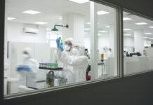 США охотятся за смертельными вирусами: шокирующие данные Минобороны России об африканских биолабораториях 587e649b-8f0b-49f2-a7bc-8c12fde74ec4-67bdad38