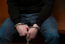 Мужчине грозит арест за проникновение в служебную зону московского метро Оглашение приговора Александру Пермякову по делу о покушении на писателя Захара Прилепина