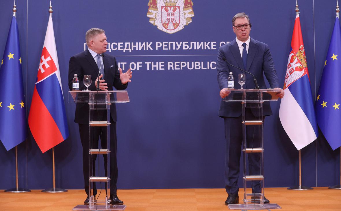 Роберт Фицо и Александр Вучич (Djordje Kojadinovic / Reuters)