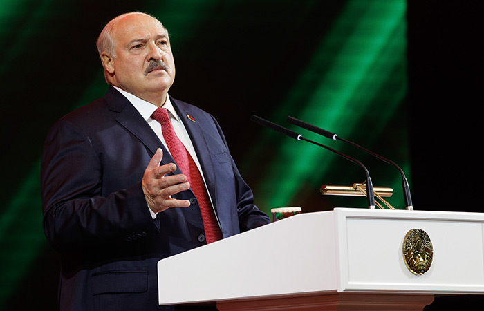 Лукашенко заявил, что в Белоруссию завезли несколько десятков ядерных боеголовок