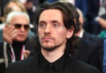 «Время истекло»: известный танцор балета Сергей Полунин покидает Россию fe1b33d1-9591-481f-8403-b40e2e097a2c-67b5fc09