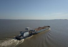 Оперативная работа спасателей при инциденте с теплоходом на Дону ff6cc2f3-026a-4b51-b5bd-986562978a1b-67bcfa75