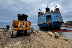 Вытекшие из танкера "Волгонефть-239" нефтепродукты локализованы