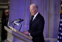 Байден проявил эмоциональную поддержку Харрис во время брифинга о ситуации с пожарами в Калифорнии 2881712d-9a6a-4f70-ae6d-b9d8a09459ed-67d41a22