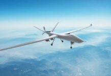 Беспилотник атаковал грузовик с водителем на федеральной трассе UnmannedSpyMilitaryDroneFliesOverMountainsAtDayTime