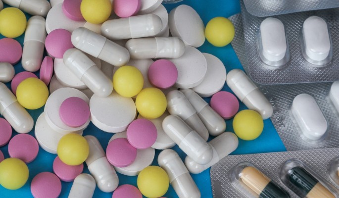 Какие витамины помогают в борьбе со старением: их перечислил врач