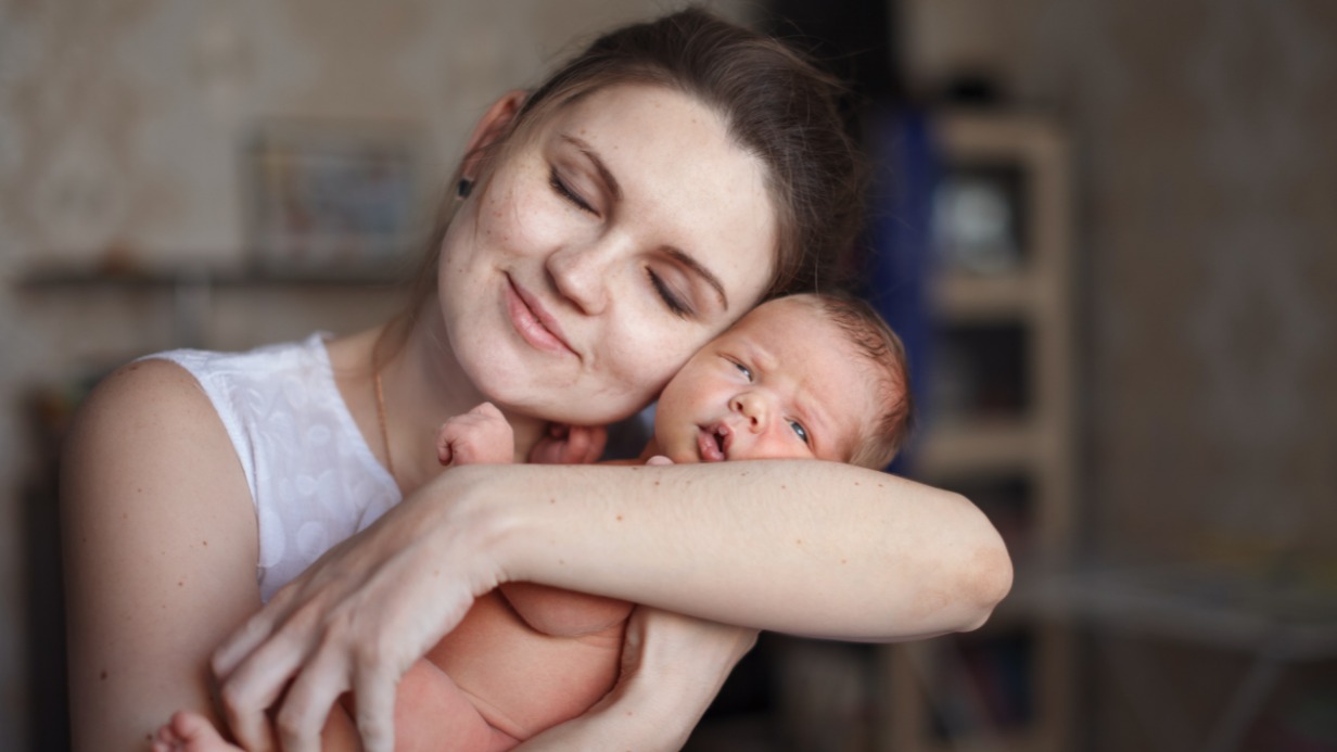 Для работающих матерей существенно вырастет ежемесячное пособие по уходу за ребенком до полутора лет