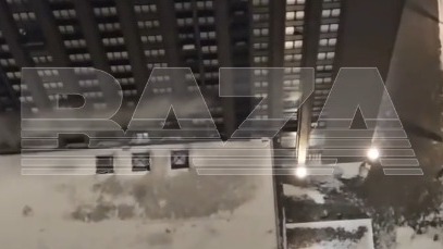 В Сети появились кадры пожара в жилом доме на северо-востоке Москвы