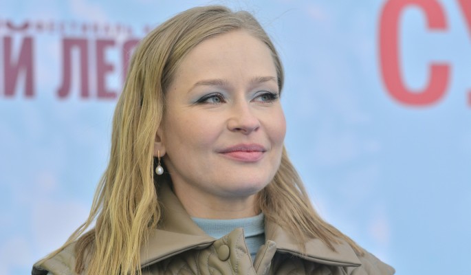 "Одна толще другой": млеющие на пляже Пересильд, Смехова и Кабо засветили дряблые прелести без прикрас