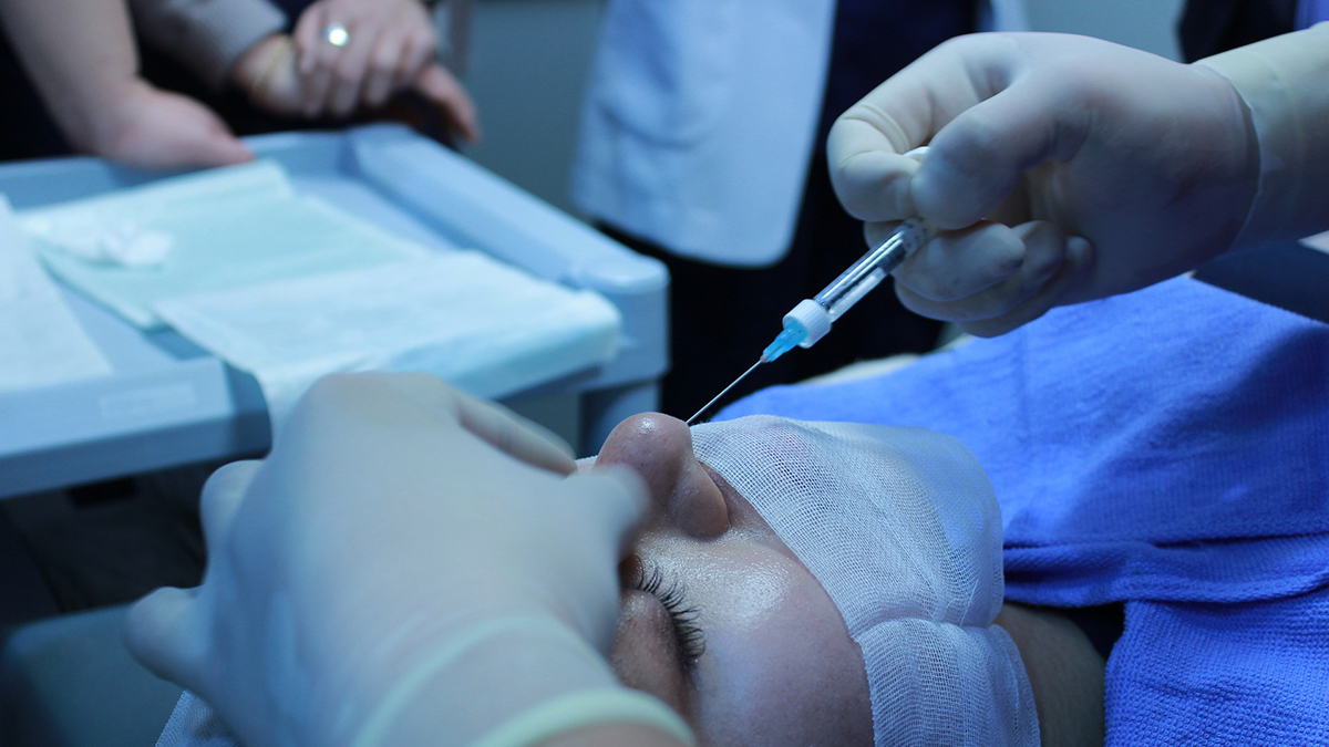 Пенсионерка сделала подтяжку лица из-за желания стать похожей на SHAMAN