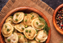 Пельмени в горшочках с грибным жульеном под сметанным соусом c5d12393-44e8-4108-b7a2-6a1d793e65d5-67ea0269