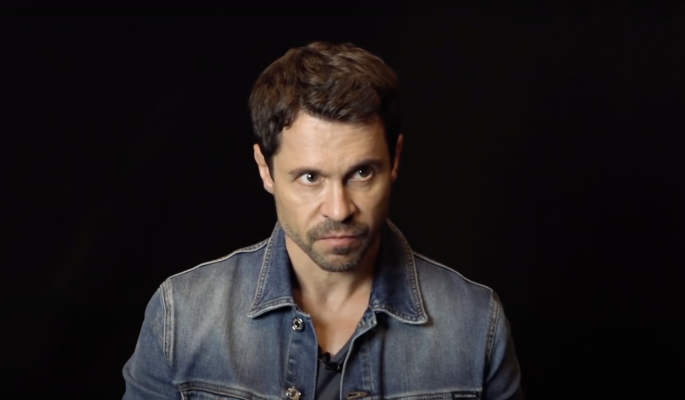 На актера Павла Деревянко подали в суд