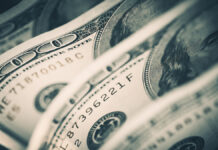 Московская полиция предотвратила крупное мошенничество с валютой DollarsCloseupConceptAmericanDollarsCashMoneyOneHundredDollar